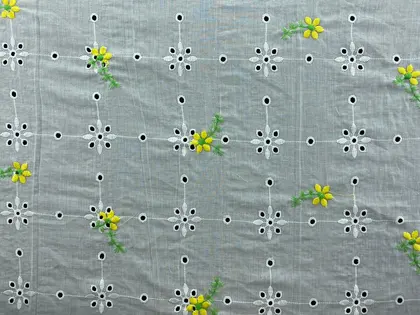 Sarı-Yeşil Çiçek Nakışlı Kasar Pamuk Polyester Brode, 135 cm
