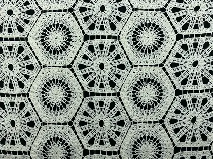 15807 Broderie · Domestic · Lace · Lace · Guipure · Polyester · Hexagonal · Raw · 140 cm