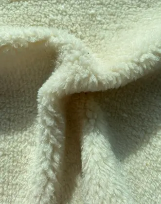 22573 Kumaş · Yerli · Lez · Kürk · Polyester · Krem · 155 Cm