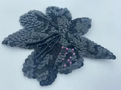 Siyah Pullu ve Boncuklu Aksesuar - 12 cm