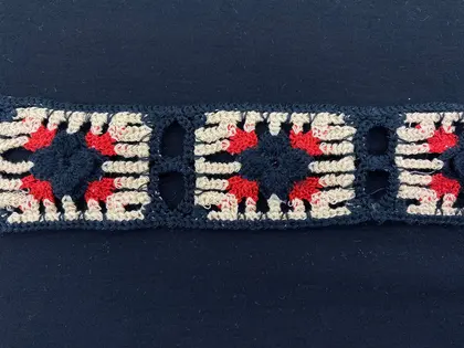 Siyah-Kırmızı-Kahverengi Tığ İşi Bant, 4.5 cm