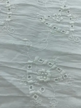 21825 Broderie · Domestic · Voile · Lace · Cotton Bleached Crinkle Polyester 125 cm