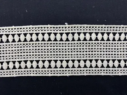 Beige Polyester Domestic Broderie Tape · 7,5 cm
