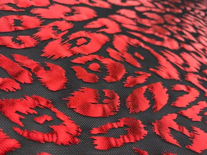 Kumaş · Yerli · Lez · Polyester · Tül Üzeri · Varak Baskı · Leopar · Kırmızı 165 Cm