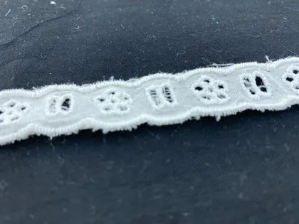 Bleached Cotton Domestic Broderie Tape · 1 cm