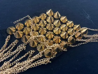 Gold Accessory Epaulette With chain · 10 cm