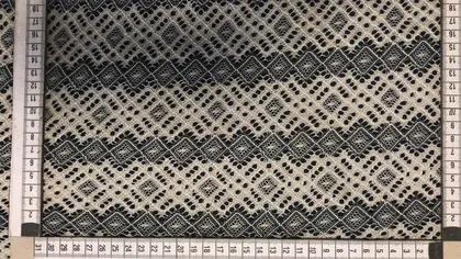 8229 Lace · Raschel · Ecru - Black