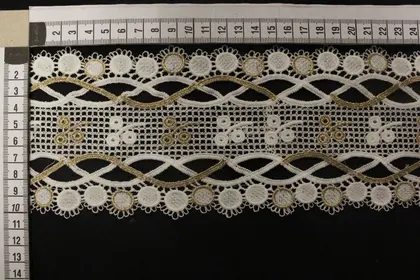 White Lurex Non-lycra Polyester Imported Guipure Broderie Tape · 10,5 cm