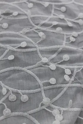 22048 Broderie · Domestic · Lace · Voile · 3 3D · Cotton Bleached Polyester