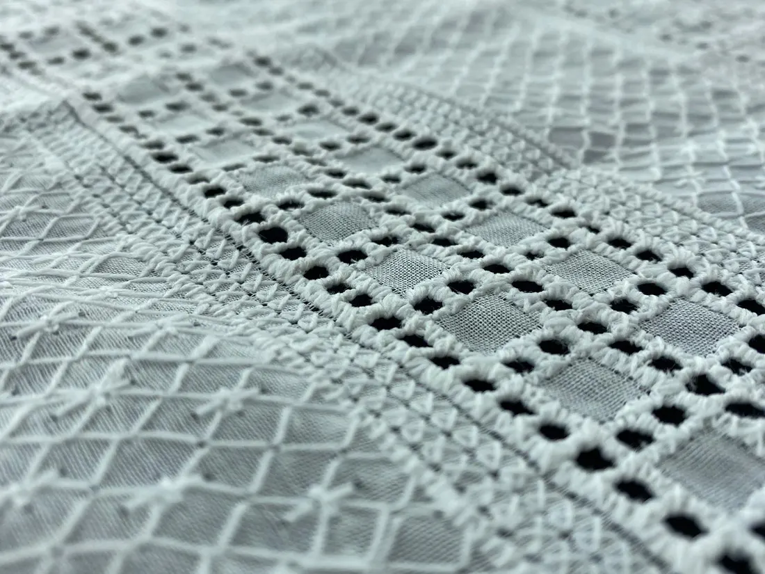 Kasar Mat Polyester Yerli Brode Vual · 130 cm