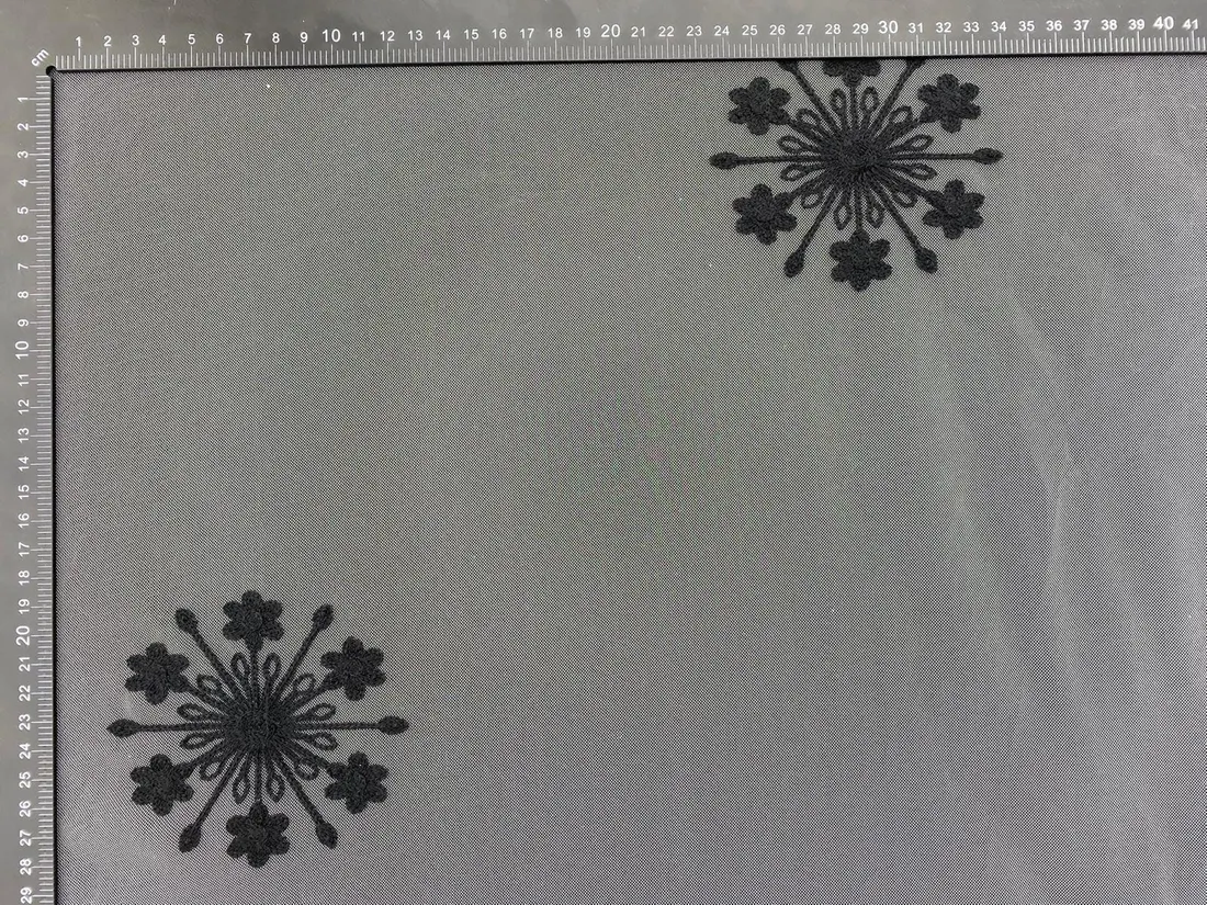 Siyah İplikli Zemin İşlemeli Polyester Yerli Tül · 150 cm
