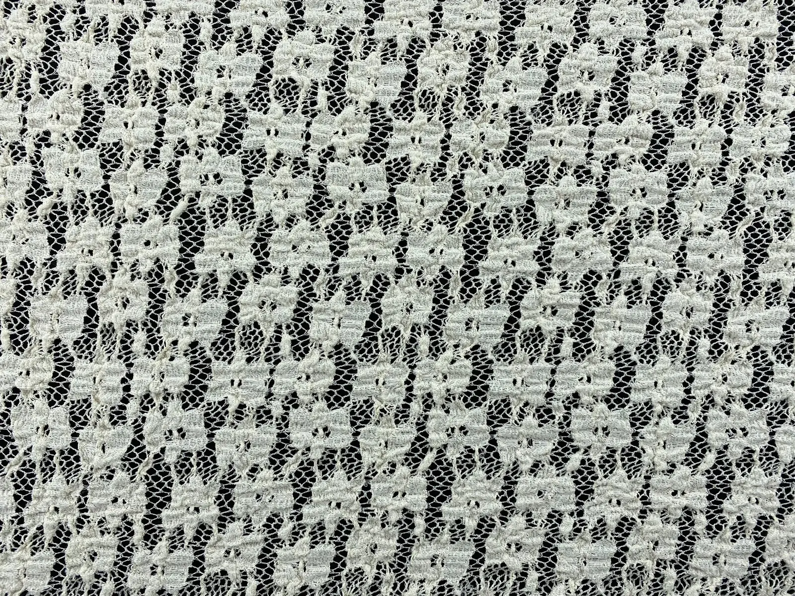 13155 Local Polyester Lace Lycra · Heat-set · 150 cm