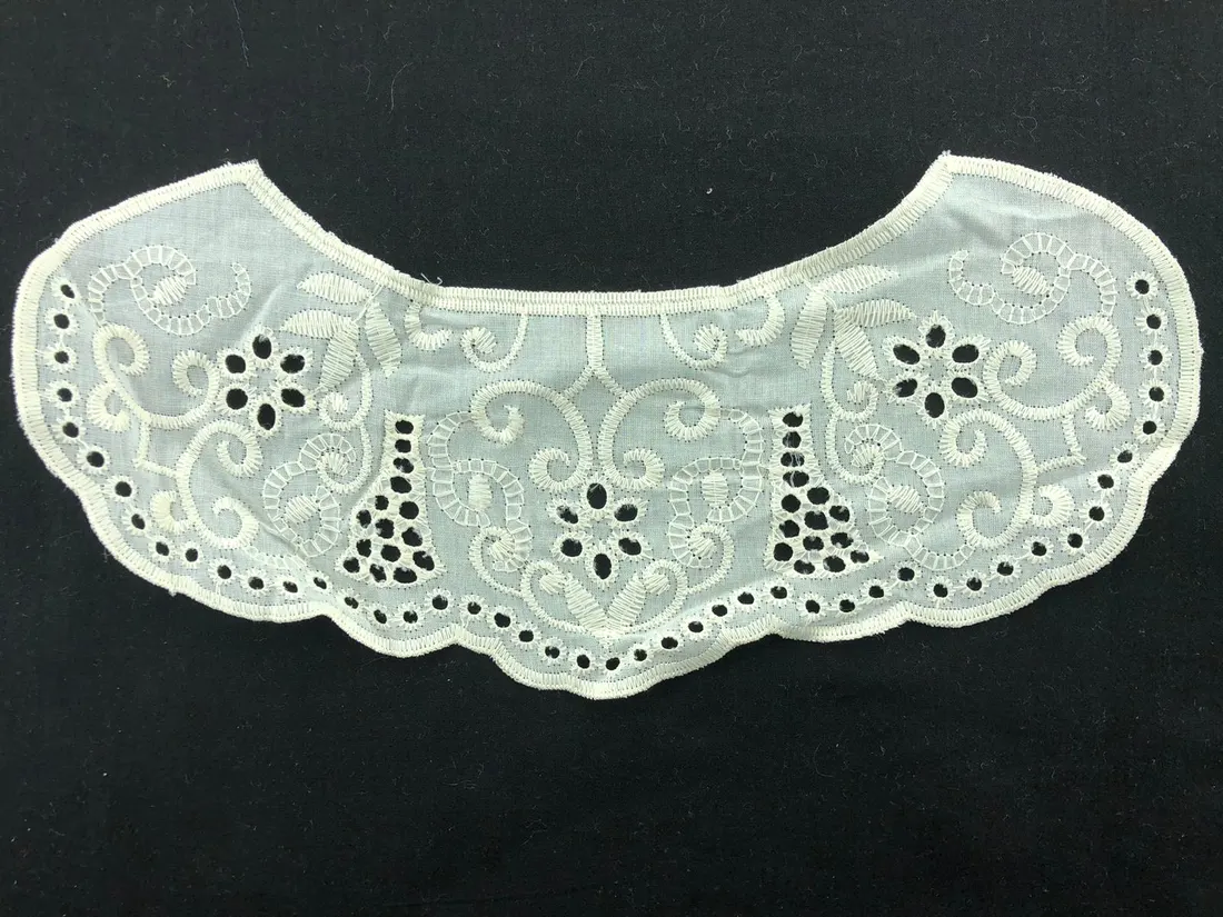 Bej Bohrerli Pamuk Yerli Brode Yaka Vual · 32 cm