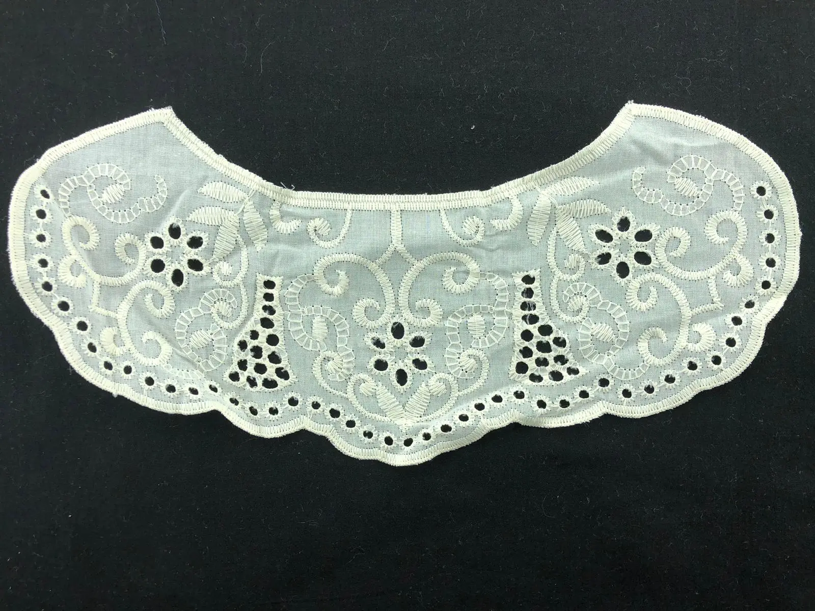 Bej Bohrerli Pamuk Yerli Brode Yaka Vual · 32 cm