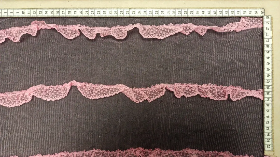 Pembe Naylon İthal Dantel Tül · 125 cm