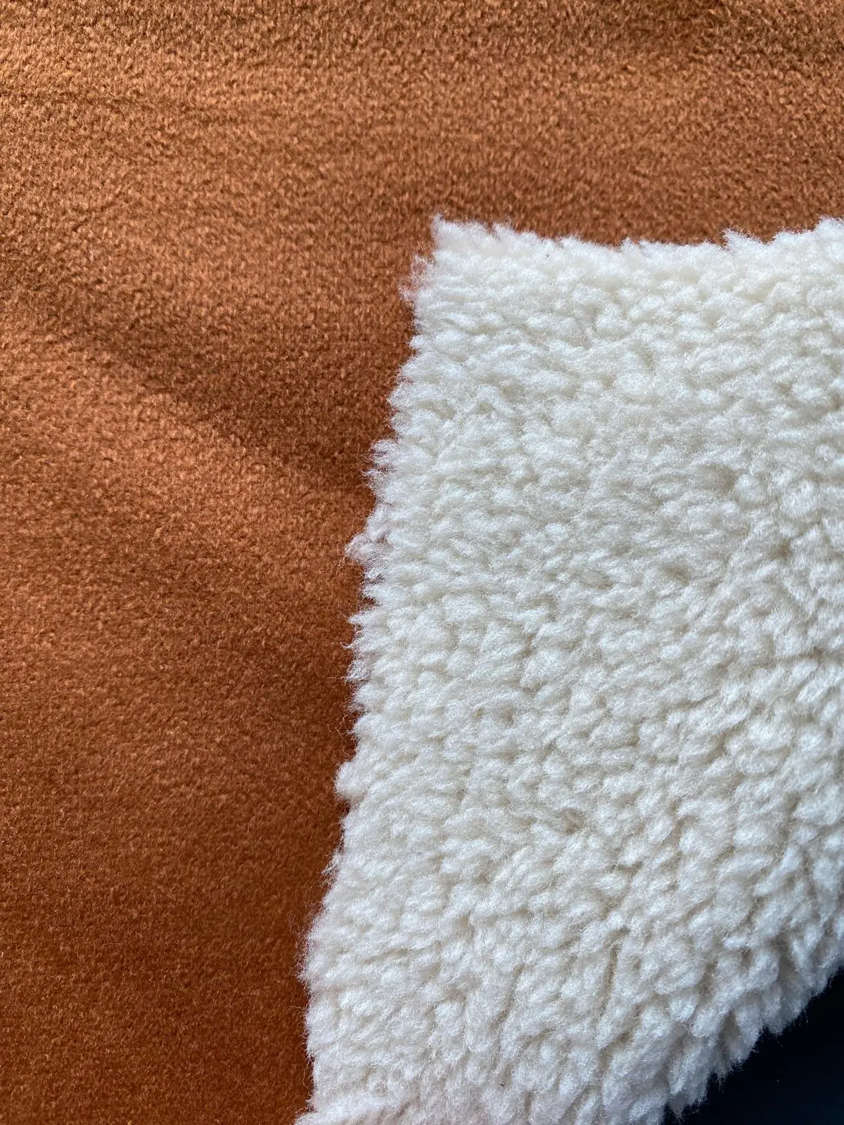 22583 Kumaş · Yerli · Lez · Polyester · Kiremit Zemin · Krem Kürk · 155 Cm