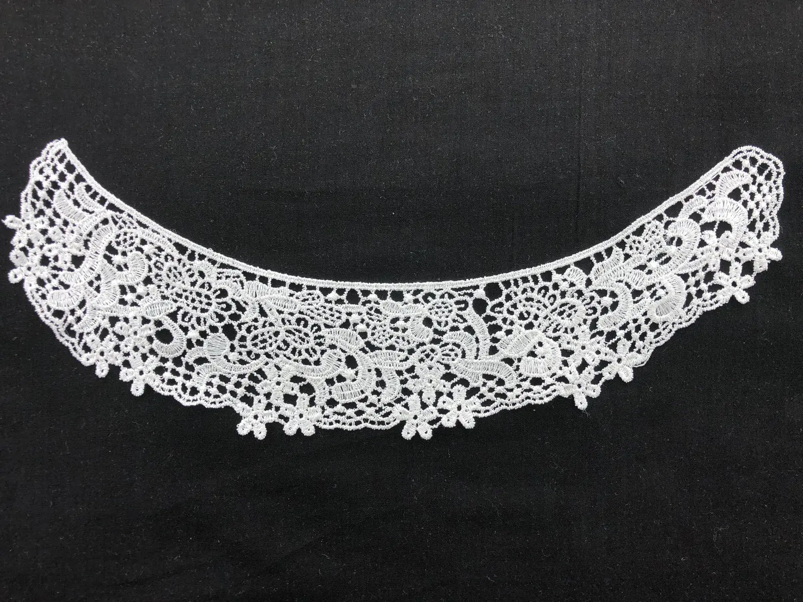 Beyaz Polyester Yerli Güpür Brode · 29 cm