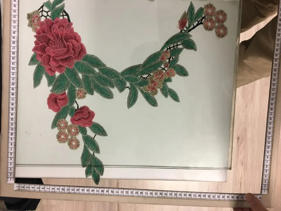 Yeşil Nakışlı Polyester Yaka