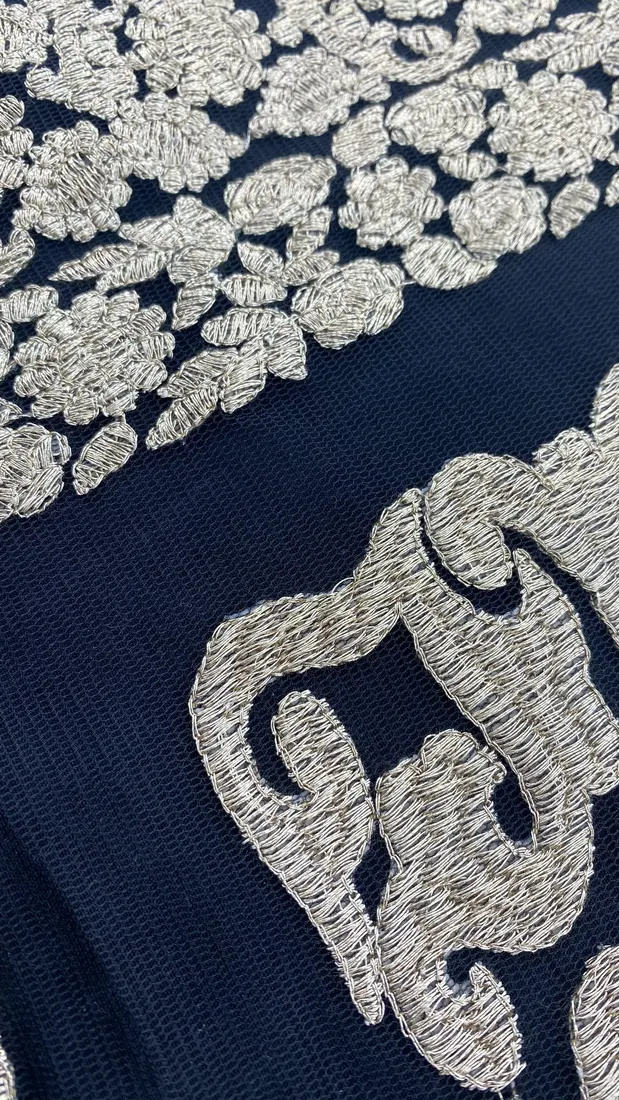 Siyah İplikli Gold Lurex Polyester İthal Brode Tül · 130 cm
