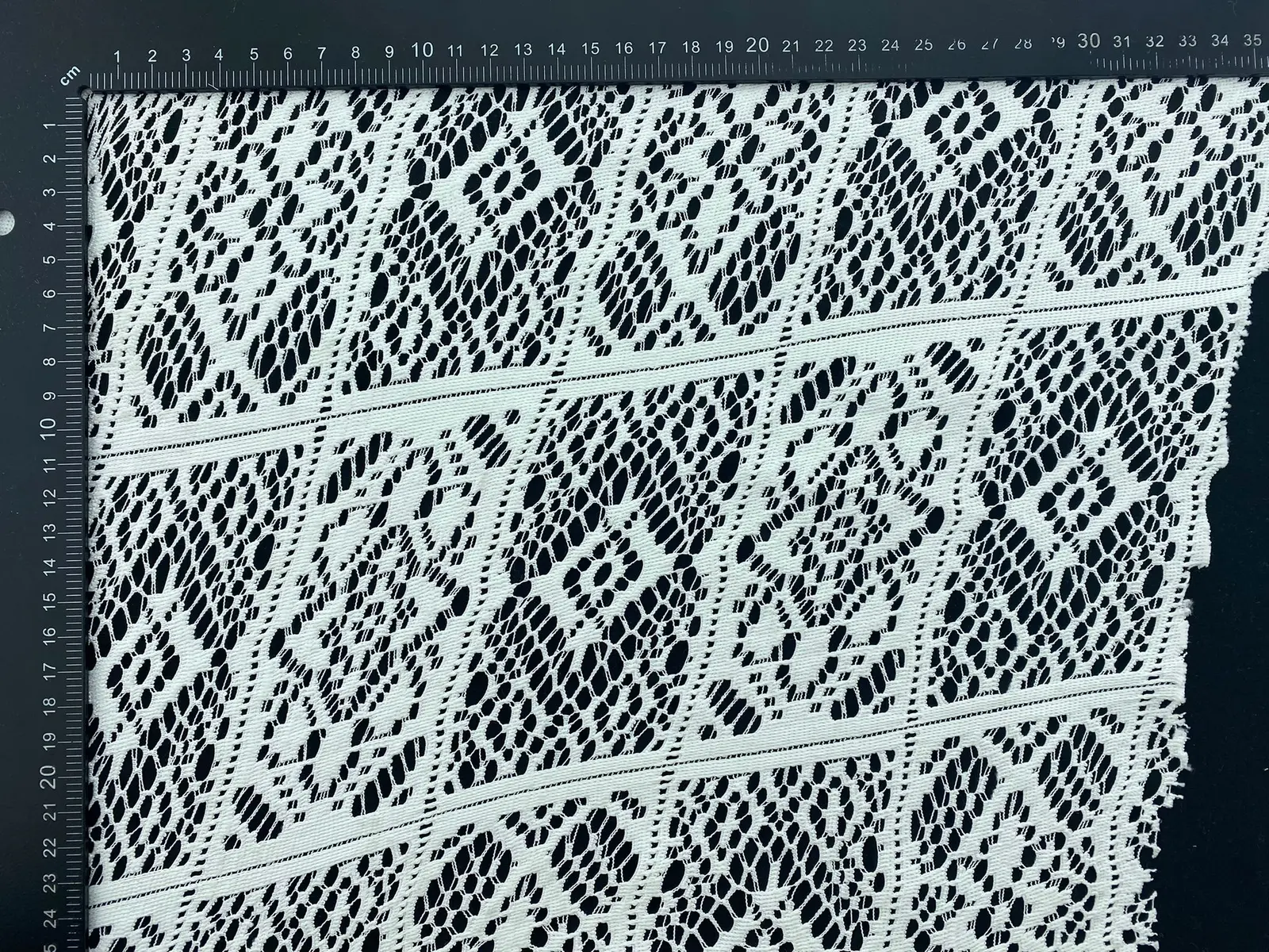 17247 Lace · Domestic · Lace Heat-Set Polyester 150 cm