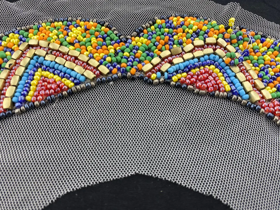 Renkli Bant Tül Yaka · 33 cm