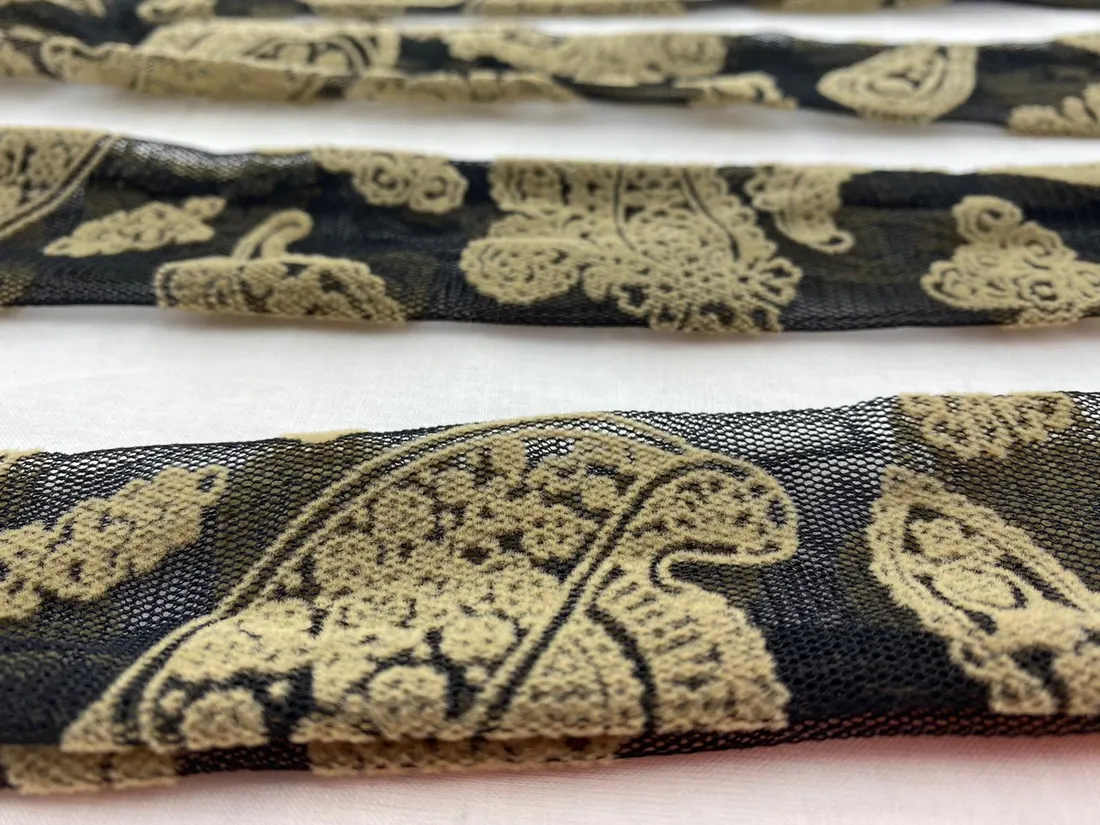 Siyah İşlemeli Yerli Tül · 4 cm
