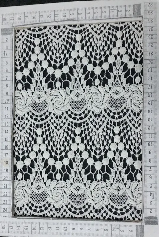 3952 Broderie · Local · Raschel · Guipure · Polyester · Raw