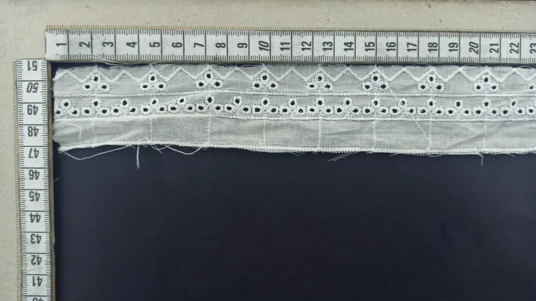 Kasar Mat Polyester Yerli Brode Bant Vual · 4 cm