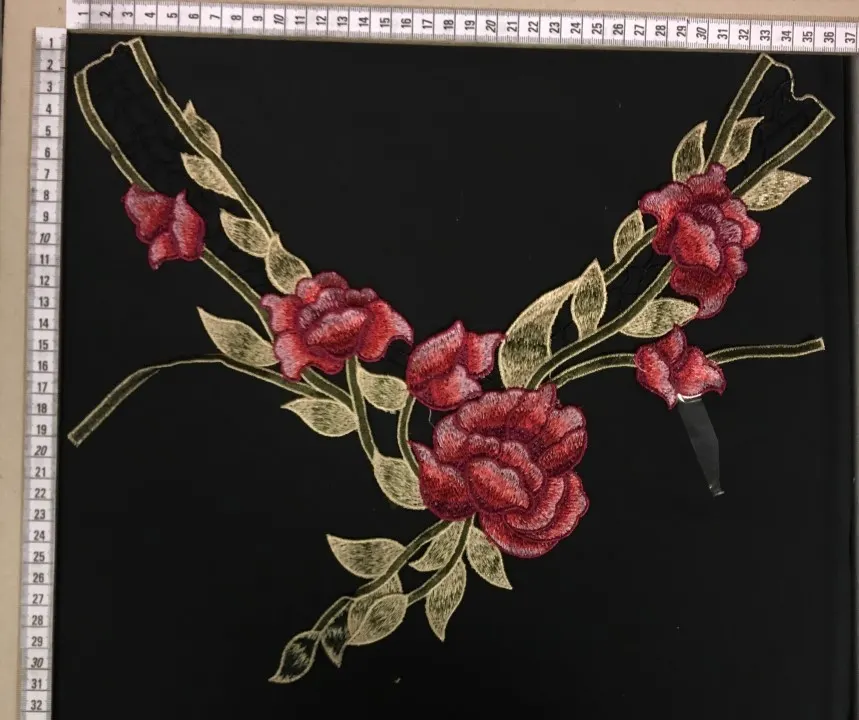 Yeşil Nakışlı Polyester Yaka
