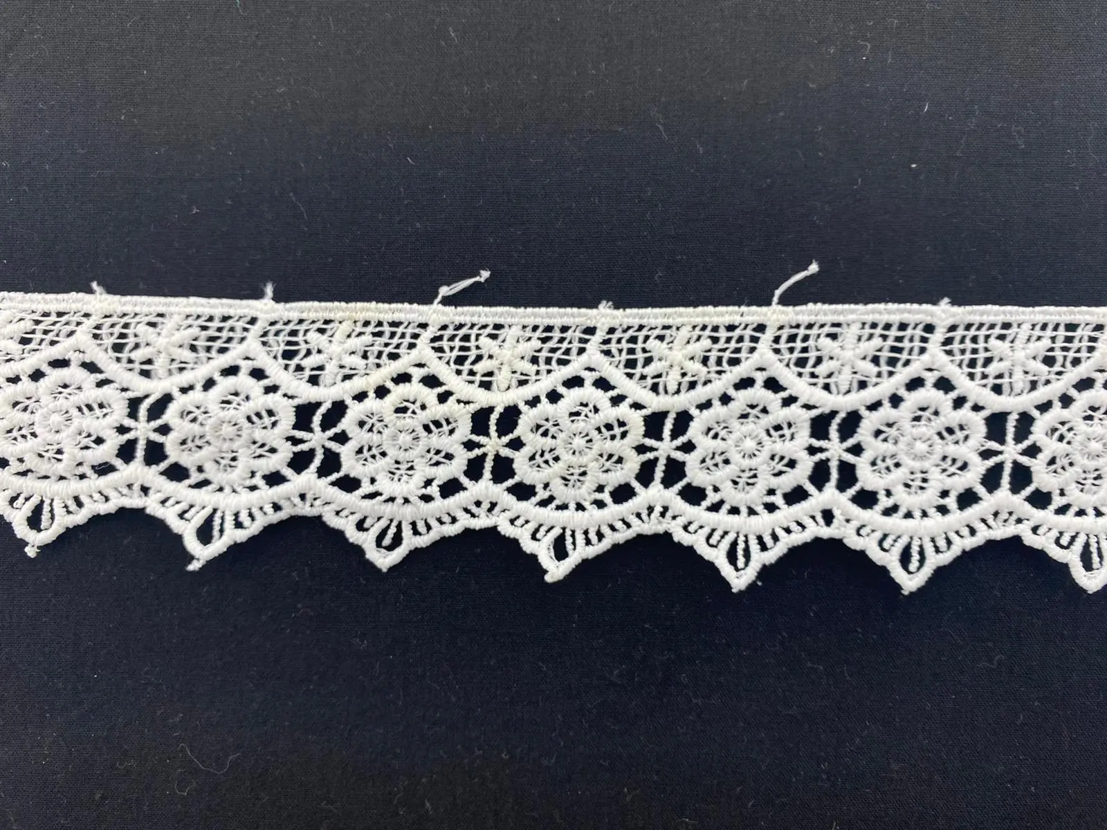 Ham Mat Polyester Yerli Güpür Brode Bant · 4,5 cm