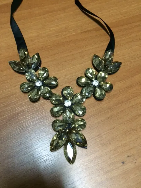 Renkli Polyester İthal Yaka