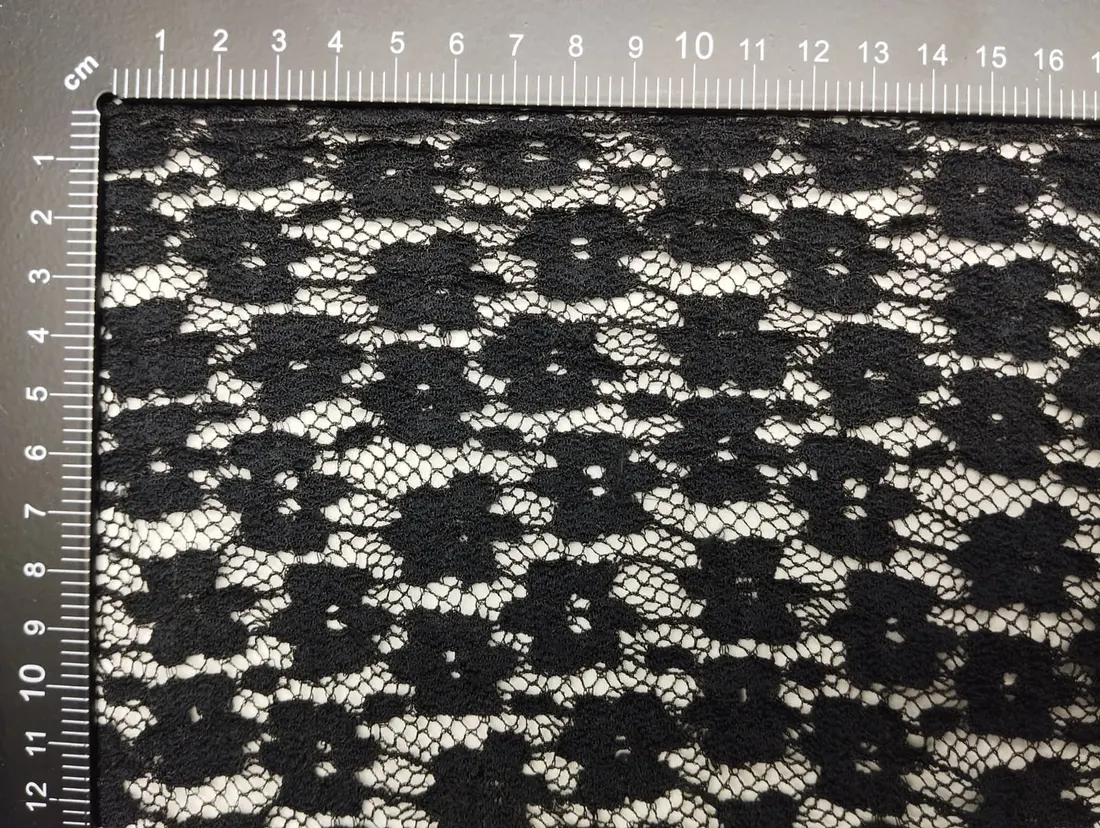 13155 Dantel · İthal · Lez · Polyester · Li̇krali · Si̇yah · 145 Cm
