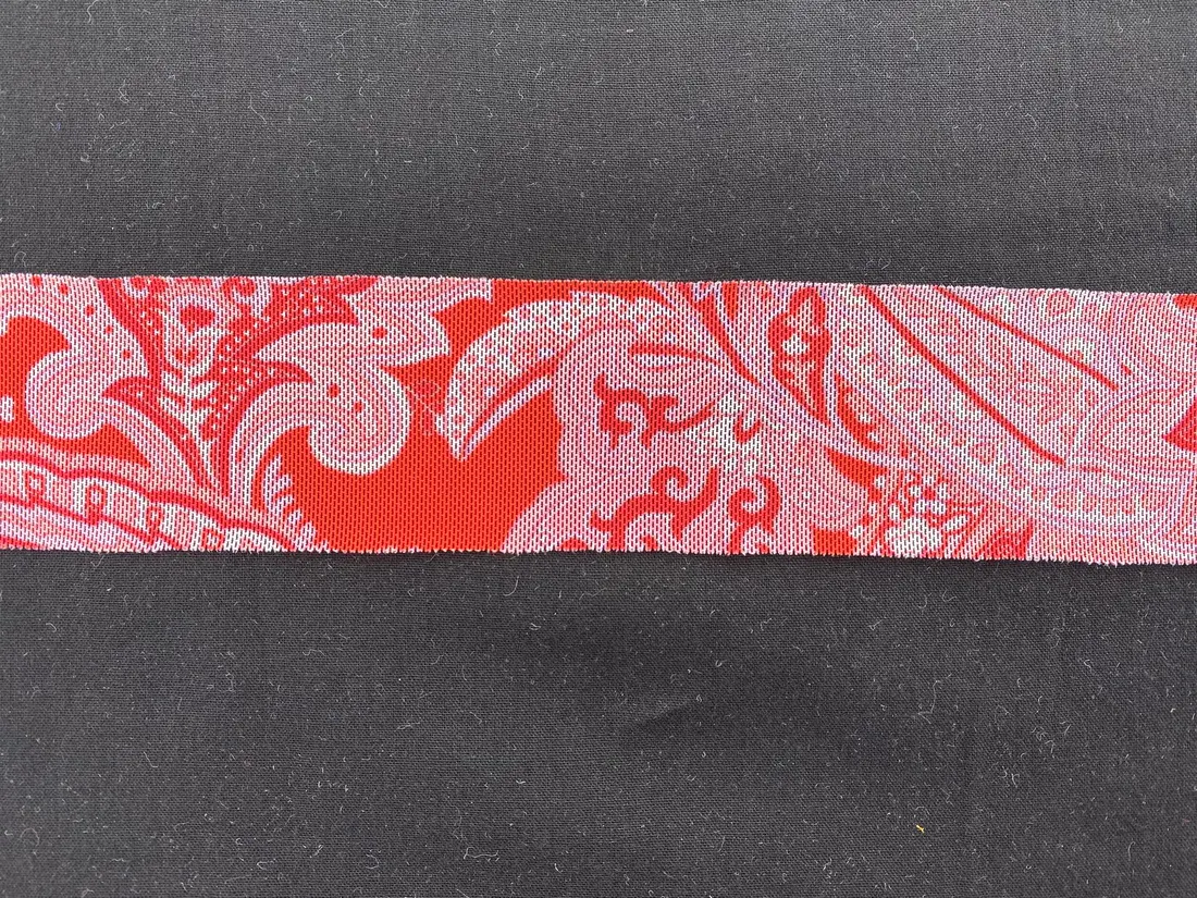 Kırmızı Baskılı Likralı Polyester Yerli Tül Biye · 4 cm