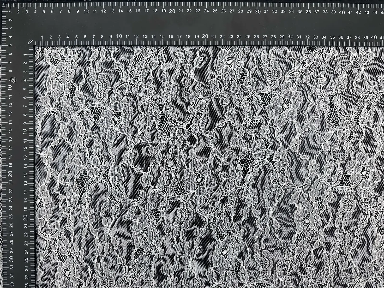 22279 Dantel · İthal · Lez · Naylon · Li̇krali · Ekru · 150 Cm