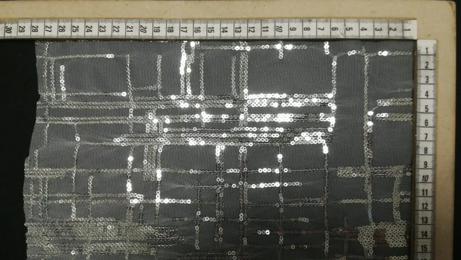 Beyaz Pullu Likralı İthal Tül · 135 cm