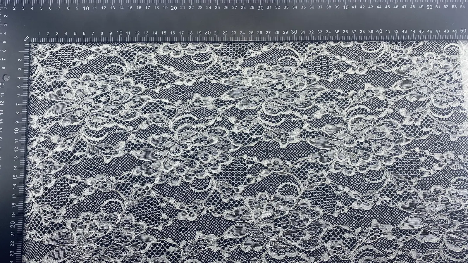 Gümüş Kordlu Polyester Yerli Dantel · 150 cm