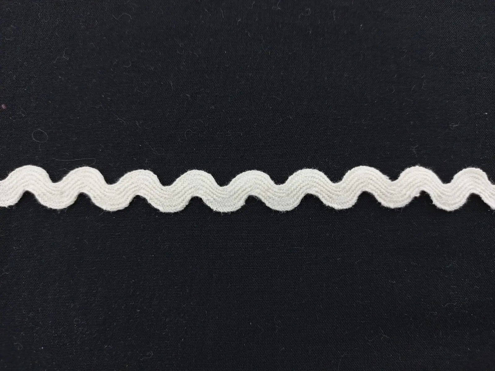 17948 Domestic Cotton Raw Kopanaki Lace Trim 1 cm