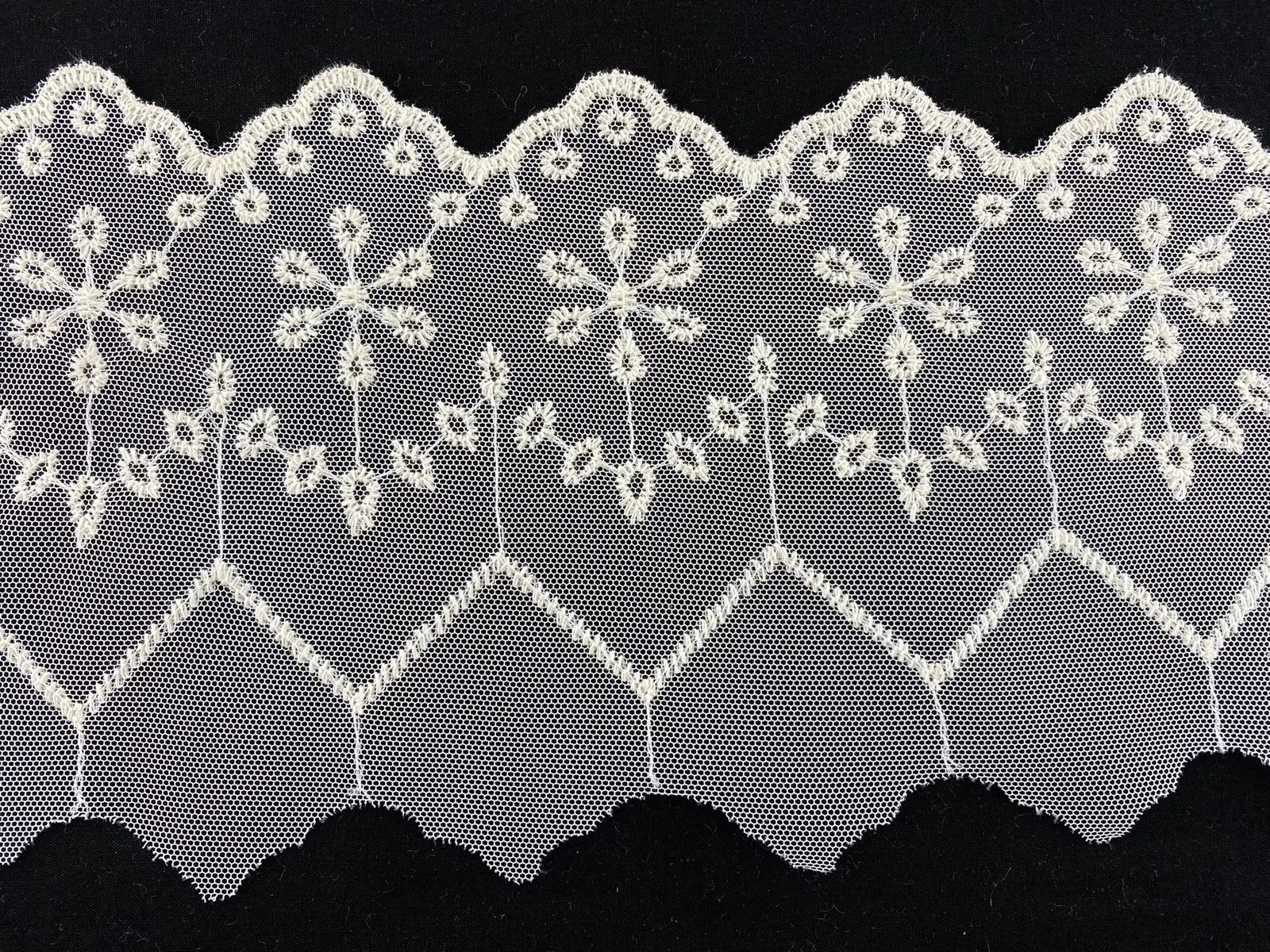 Ham Pamuk Yerli Brode Bant Tül · 16 cm