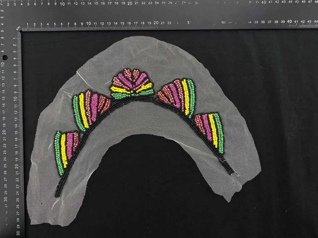 Renkli Nakışlı Bant Tül Yaka · 35 cm