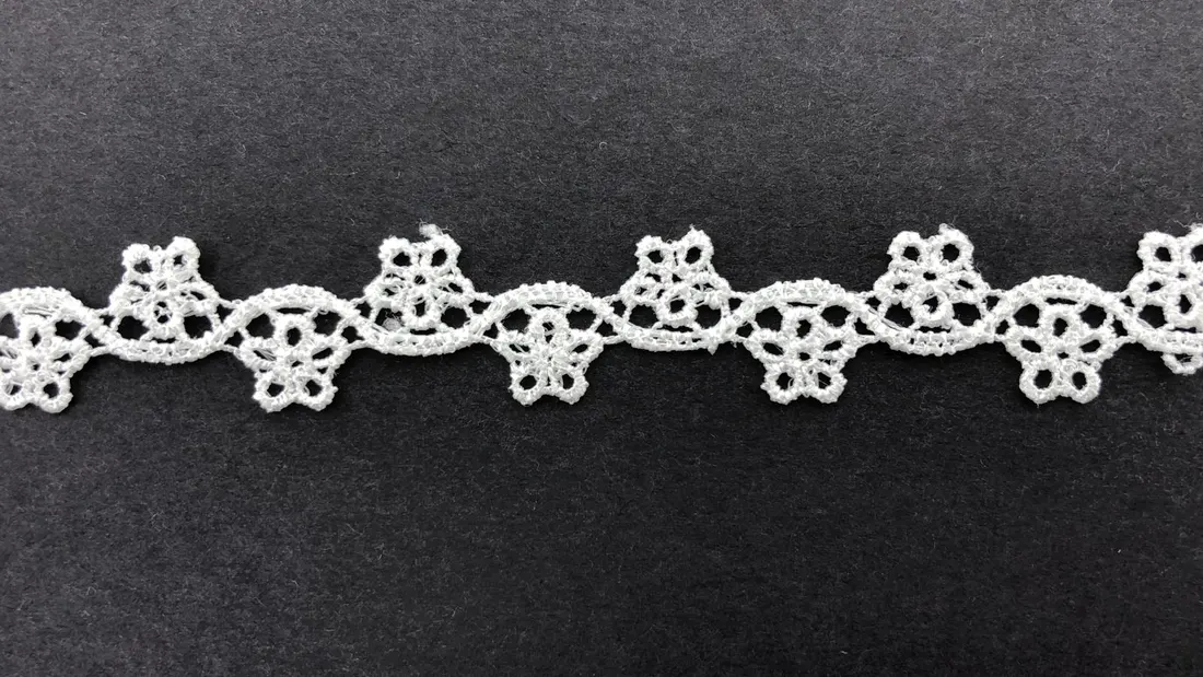 Ham Polyester Yerli Güpür Brode Bant · 1,5 cm