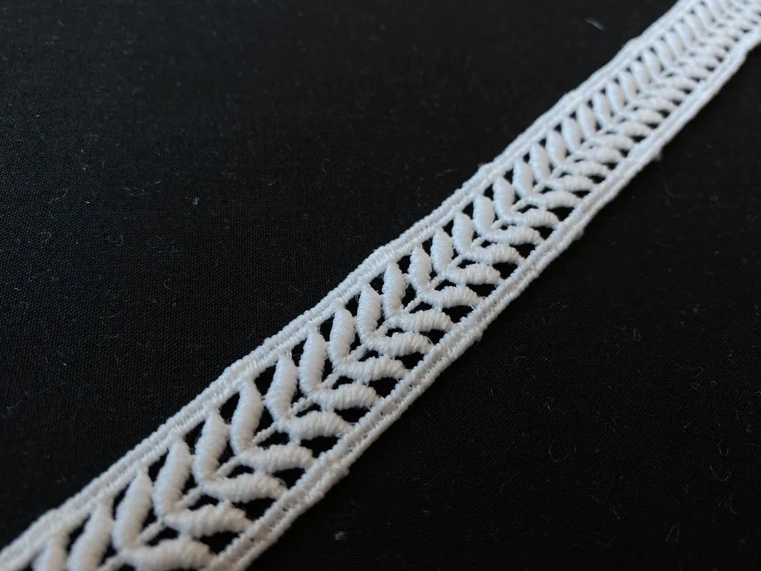 Ham Mat Polyester Yerli Güpür Brode Bant · 2 cm