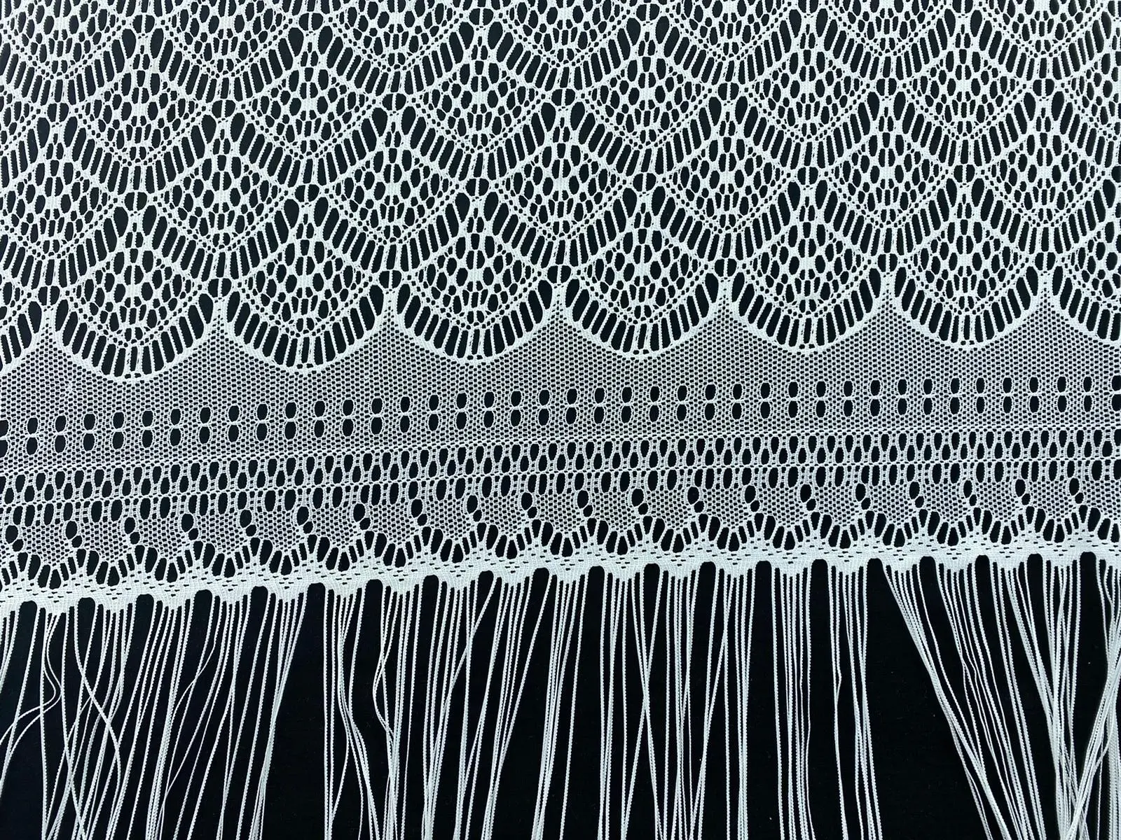 Fikse Sakallı Polyester Dantel