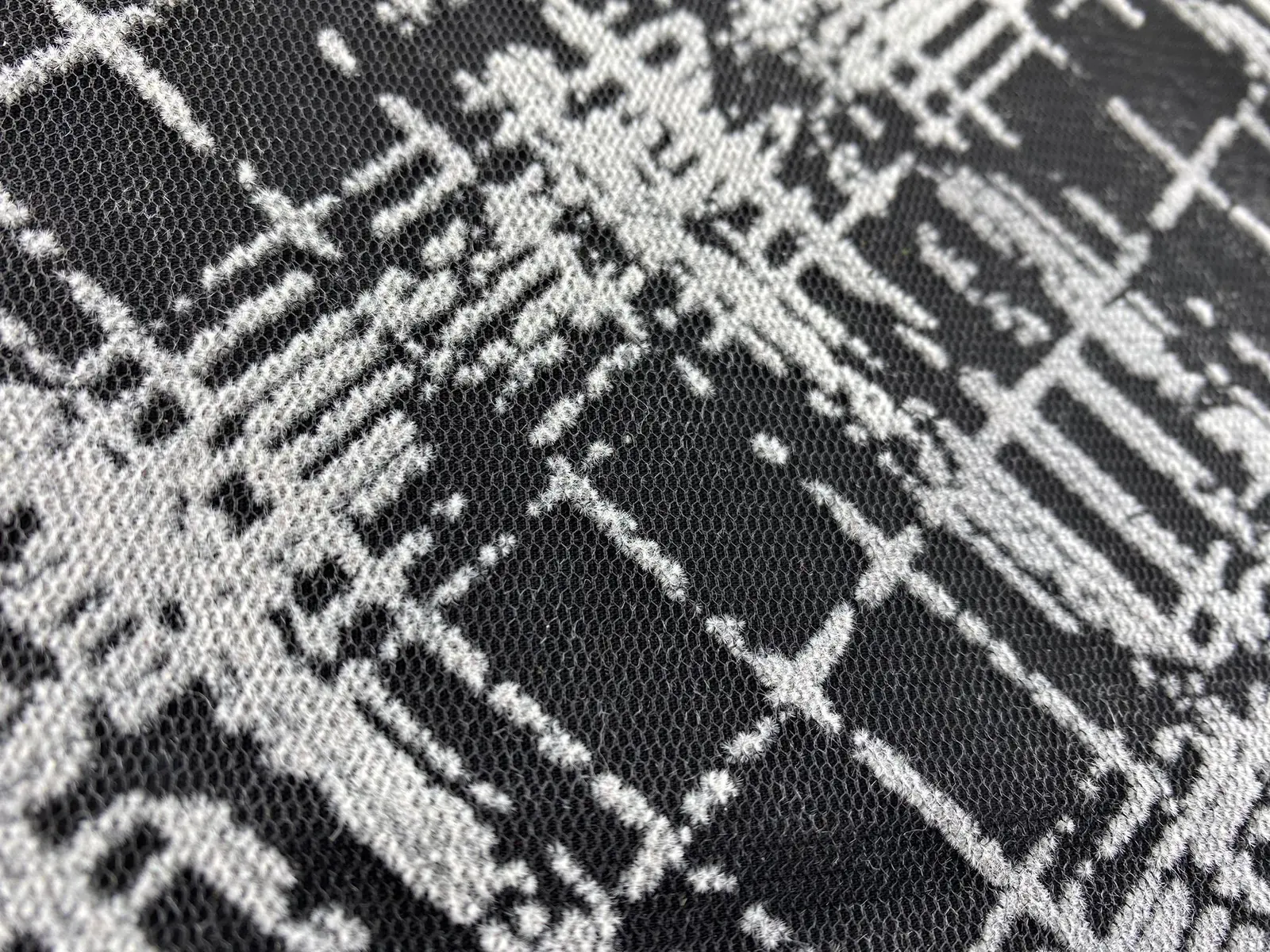 Siyah Baskılı Polyester Yerli Tül · 151 cm