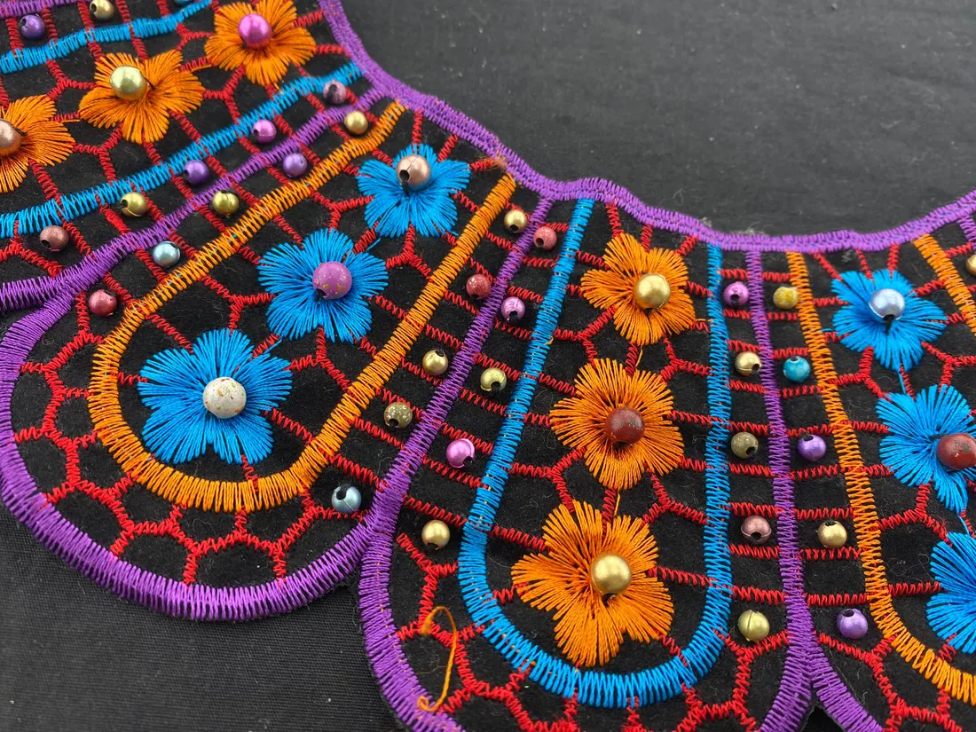 Renkli Polyester İthal Bant Yaka · 37 cm