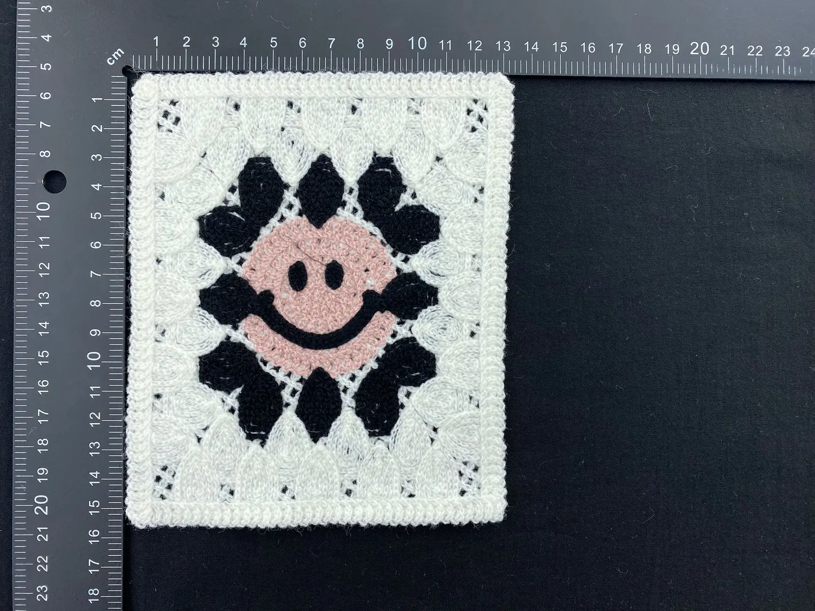 14085 Crochet İşi̇ · yerli̇ · apli̇k · akri̇li̇k · beyaz-Powder pink-Si̇yah · 15,5 cm