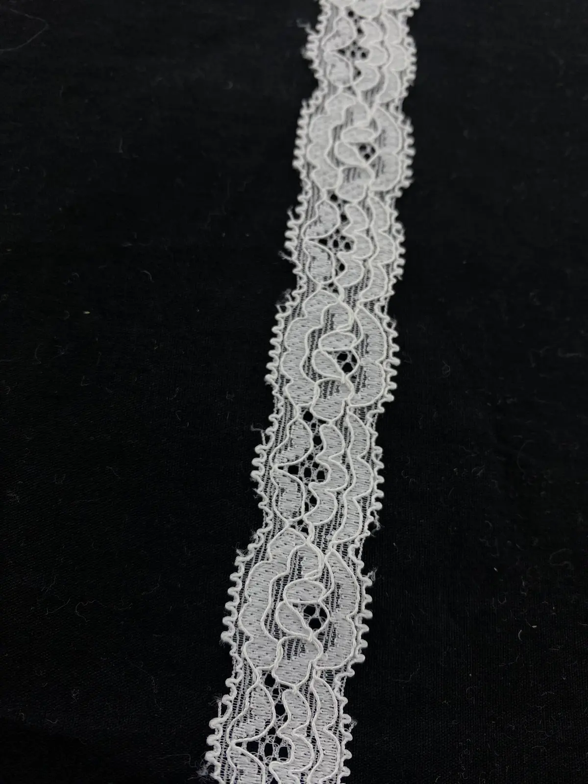 21632 Imported Nylon Corded Lace Trim With Lycra Raw 1.5 cm