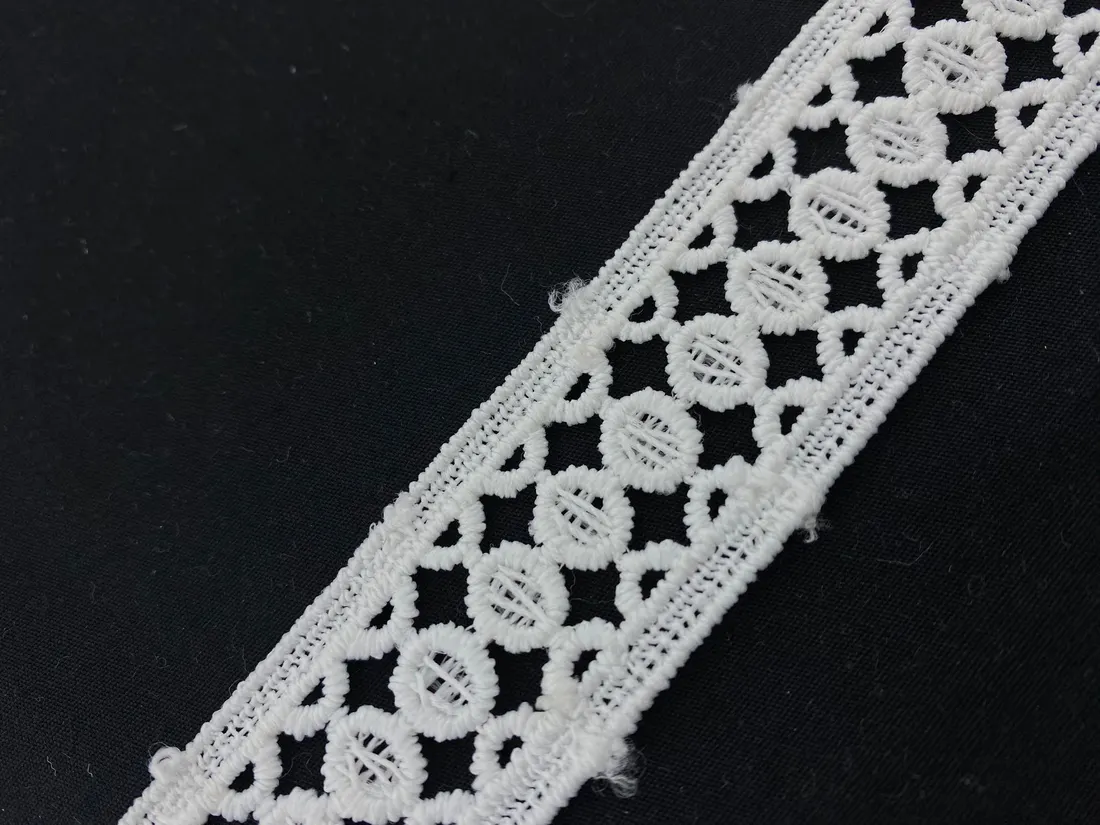 Ham Mat Polyester Yerli Güpür Brode Bant · 2,5 cm