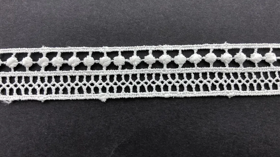 Beyaz Polyester Yerli Brode Bant · 2 cm