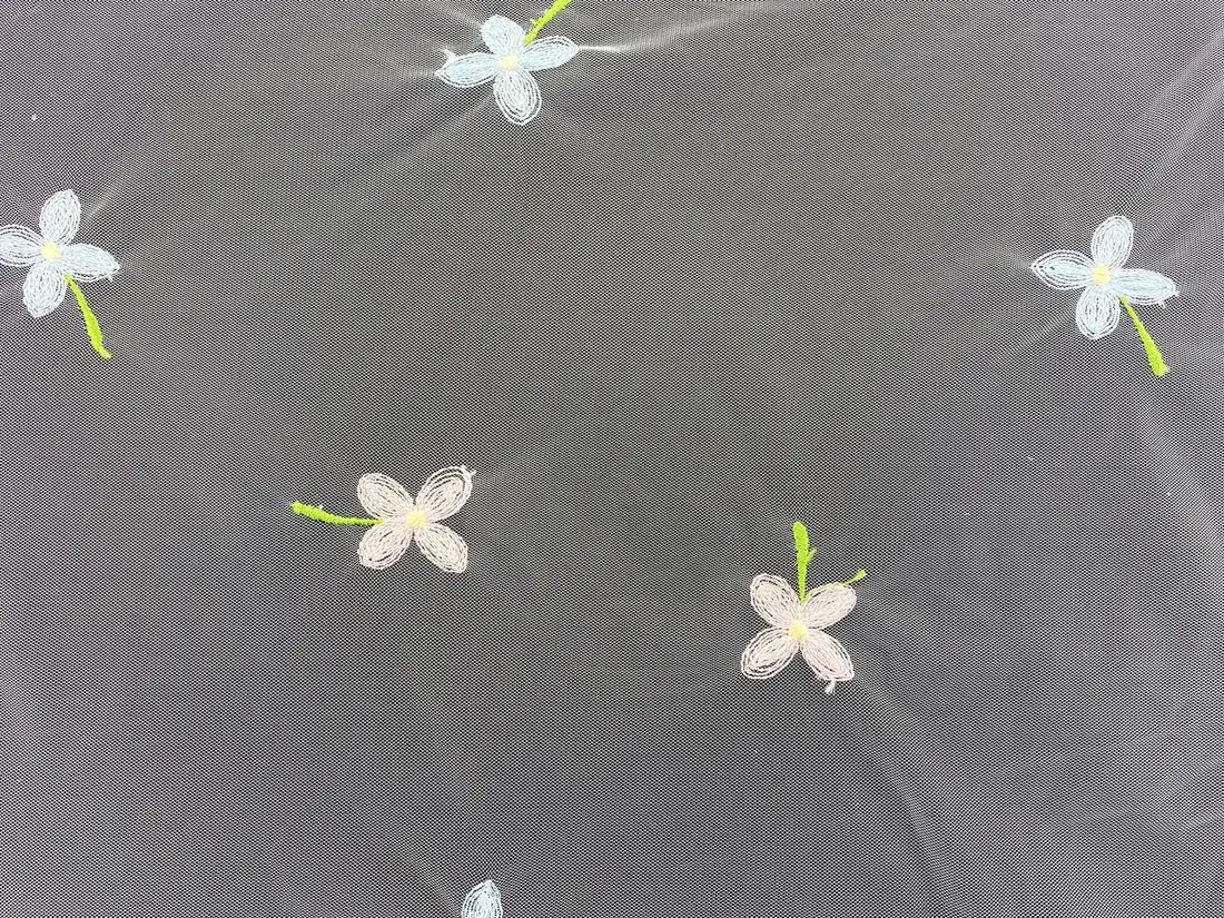 16071 Tül Üzeri̇ · İthal · Lez · Polyester · Renkli̇ Çi̇çek Nakişli · Beyaz Zemi̇n · 160 Cm