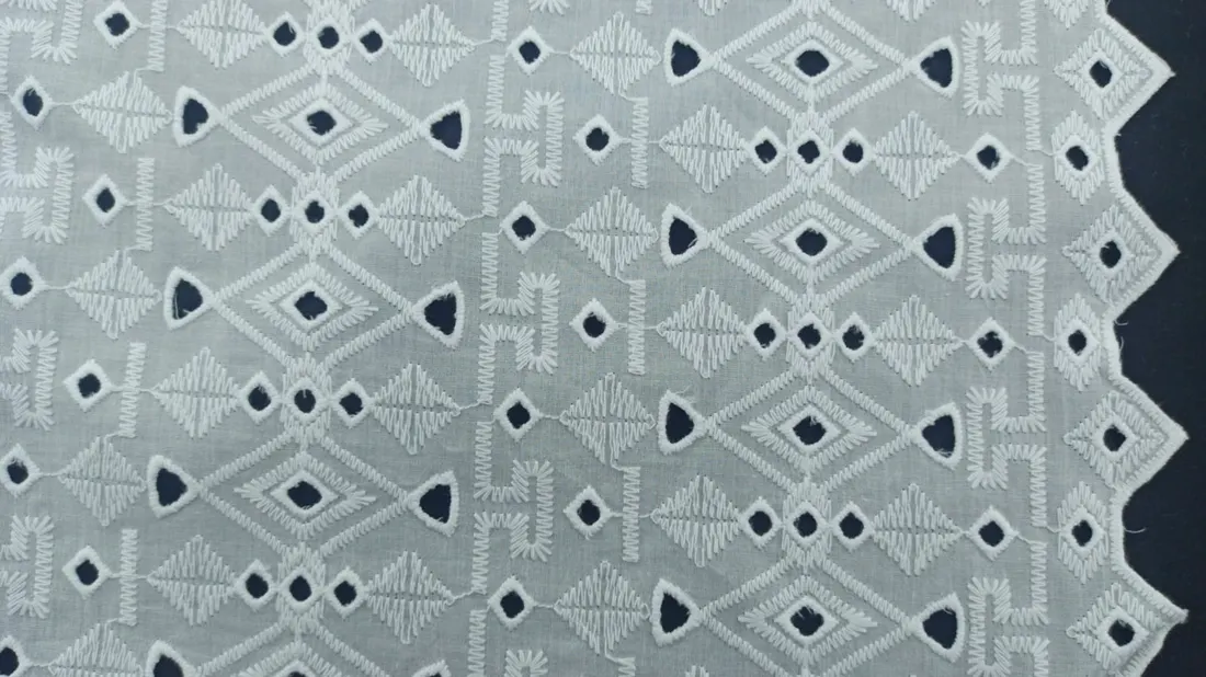 Bleached Bohrer Cotton Domestic Broderie · 130 cm